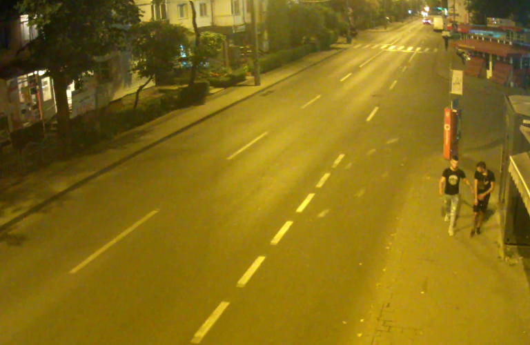 Îi cunoașteți? Acești doi tineri implicaţi într-un caz de tâlhărie sunt căutați de poliţiştii ieşeni