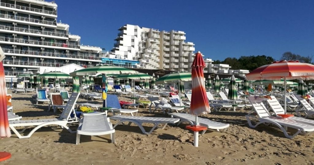 Bulgaria începe să închidă hoteluri de pe litoral. Care este motivul?
