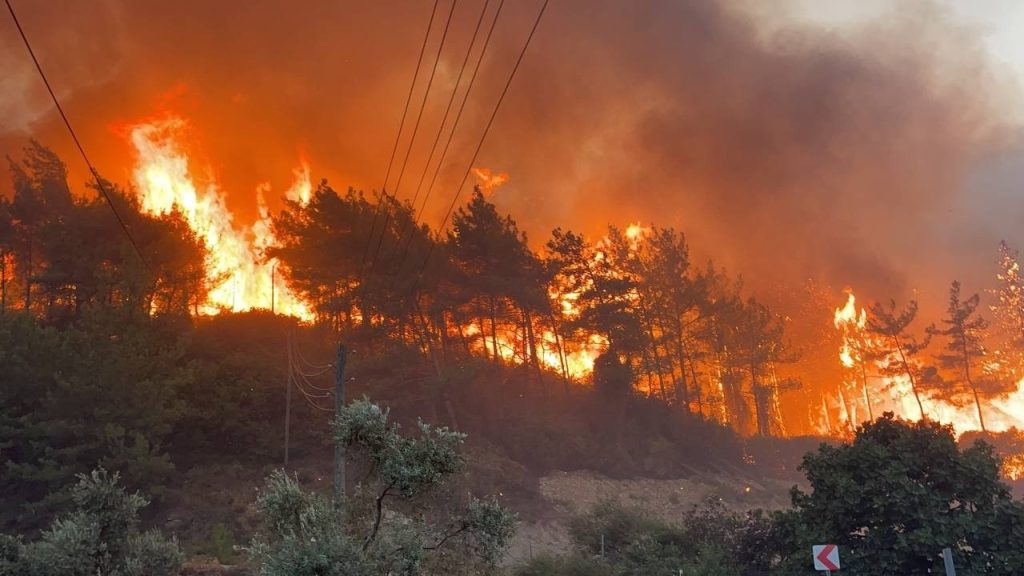 Incendiu uriaș în Attica. Zona în care se află pompierii români