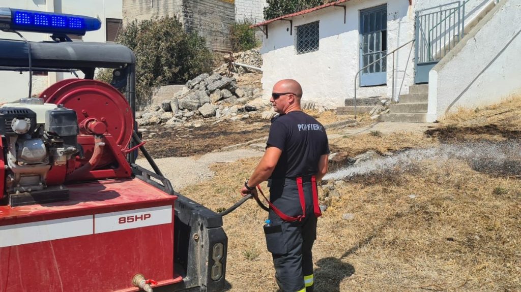 Mănăstirea Ekklisia Profitis Ilias, Grecia, protejată de pompierii militari români
