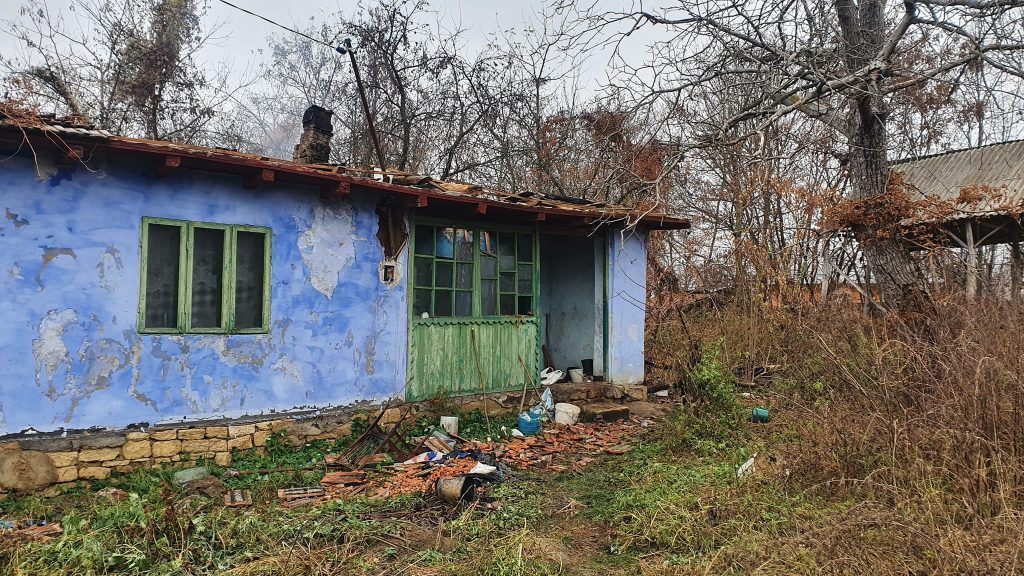 FOTO: Gest impresionant a localnicilor din Dobrovăț! O familie are unde să doarmă după ce un incendiu le-a mistuit casa