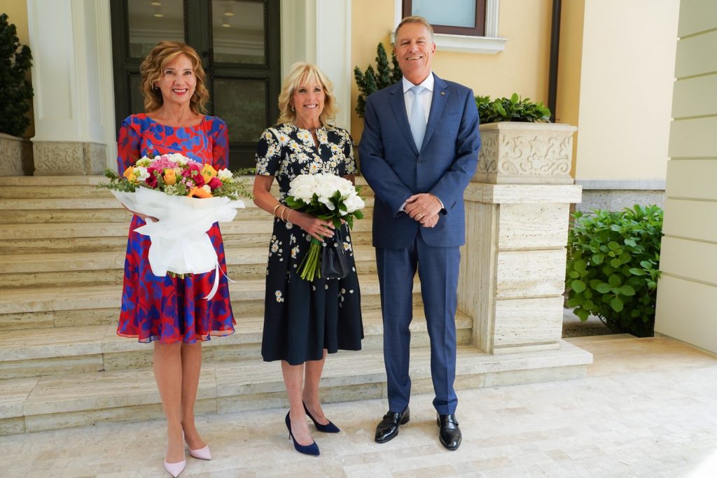 Cât costă ținutele purtate de Carmen Iohannis și Jill Biden de la întâlnirea oficială