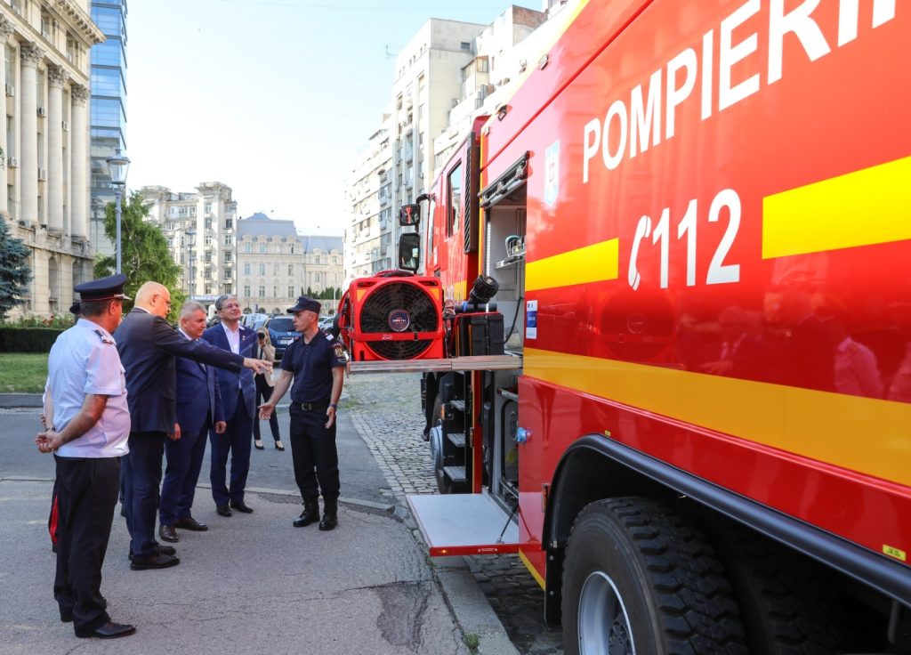 FOTO: O autospecială de stingere cu capacitatea de 10.000 de litri de apă a ajuns la ISU Iași