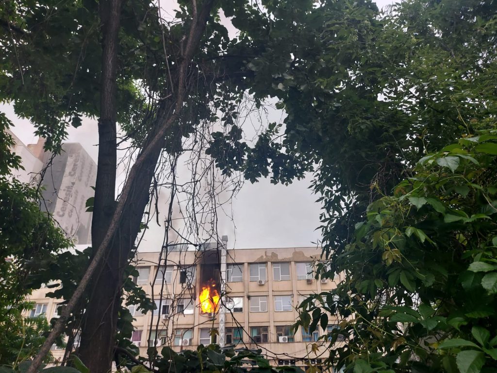 VIDEO Incendiu la Spitalul de Copii „Sfânta Maria” din Iași! A fost activat Planul Roşu de Intervenție