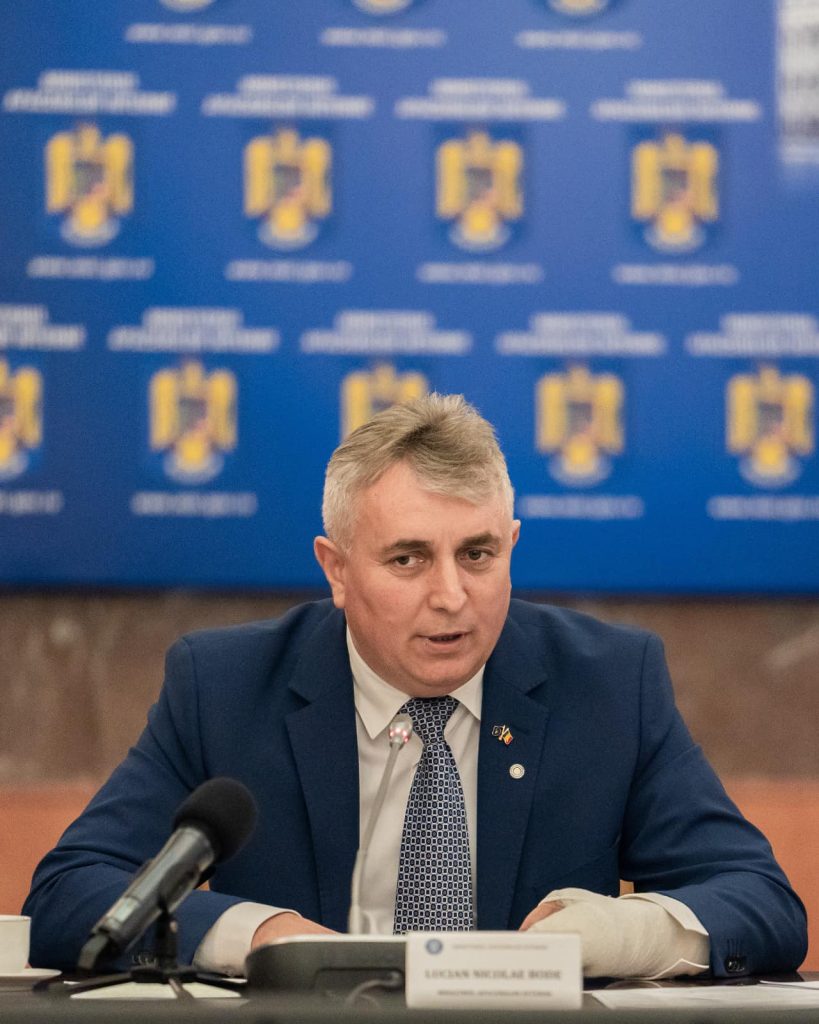 Ministrul Bode: Aproape 4.000 de școli funcţionează fără autorizaţii de securitate la incendiu