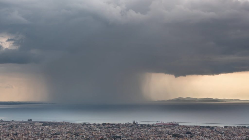 Atenţionare de călătorie în Grecia. Se anunţă precipitaţii abundente, grindină şi vijelii
