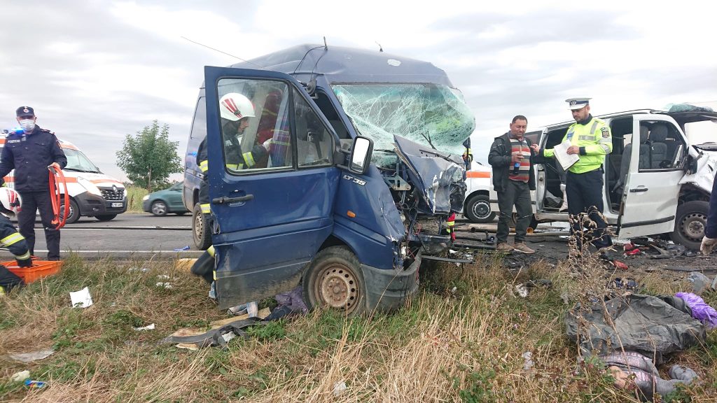 Patru persoane decedate într-un accident între localităţile Moviliţa şi Sineşti