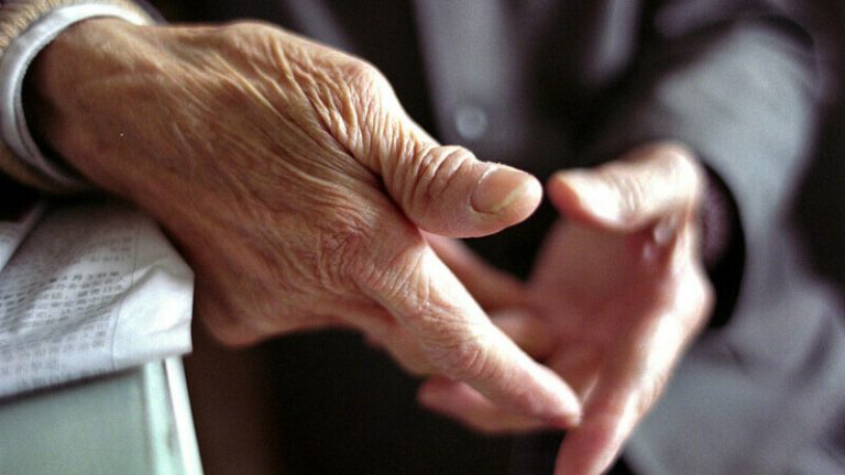 Șocant! Un bătrân de 72 de ani, din Iași, violat de fiul concubinei