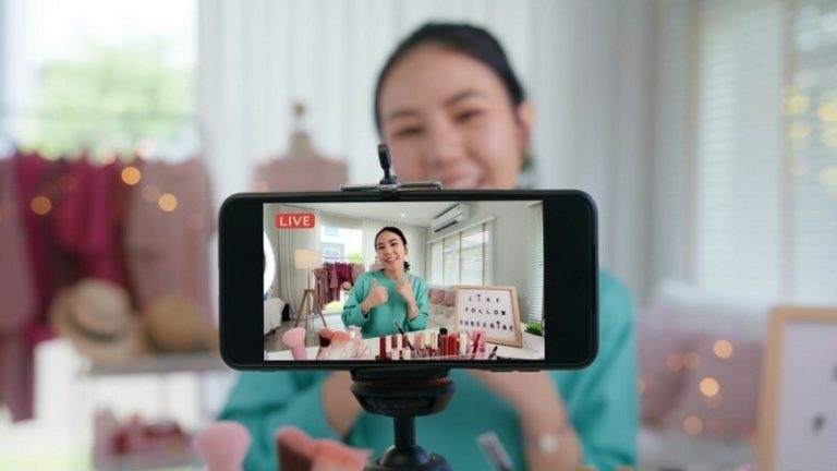 Câți bani fac influencerii de pe YouTube