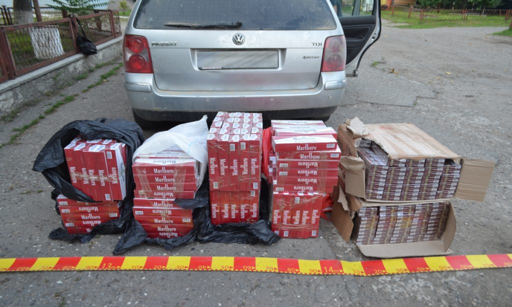 FOTO-VIDEO 58.800 de ţigarete şi şapte cartuşe de vânătoare descoperite de poliţiştii de frontieră Iași