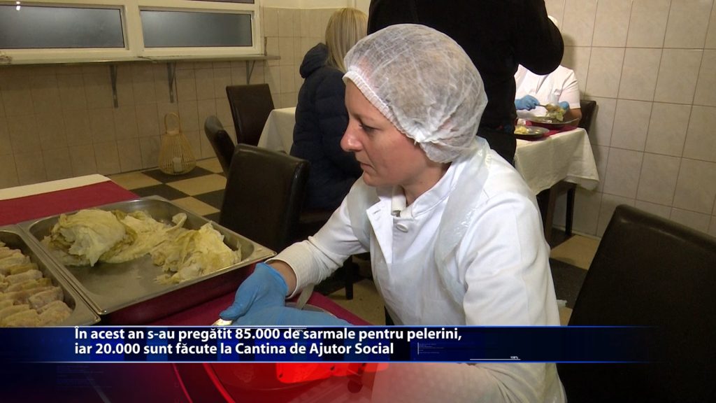 In acest an s-au pregatit 85.000 de sarmale pentru pelerini, iar 20.000 sunt facute la Cantina de Ajutor Social