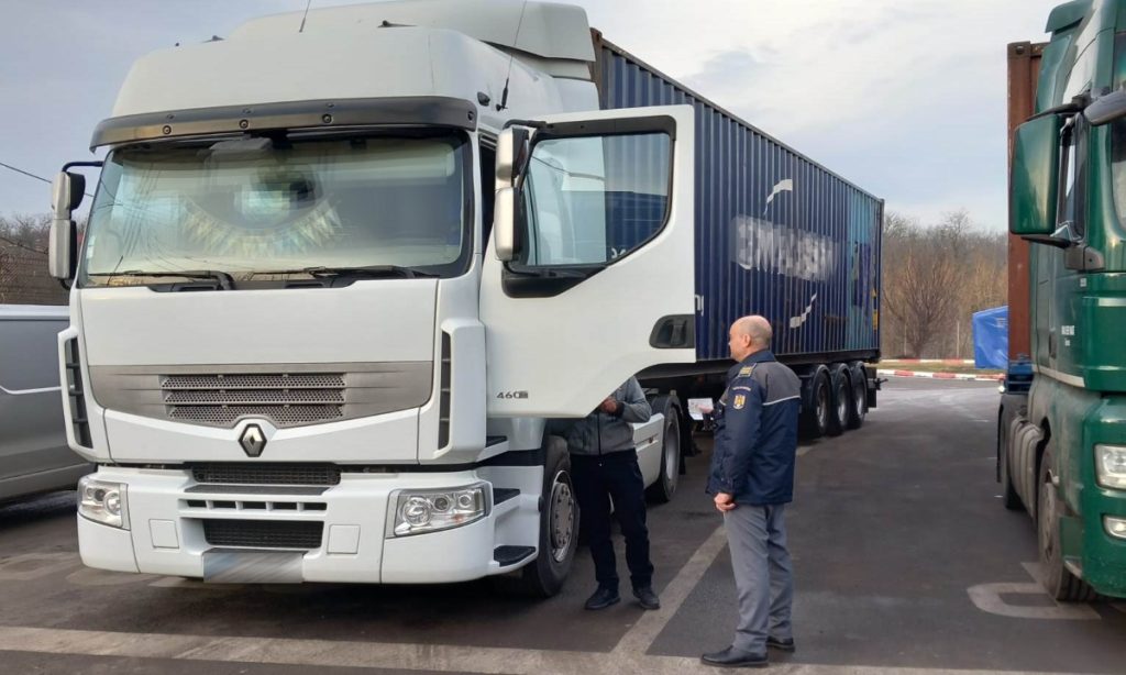 Șofer de camion sub influența băuturilor alcoolice!