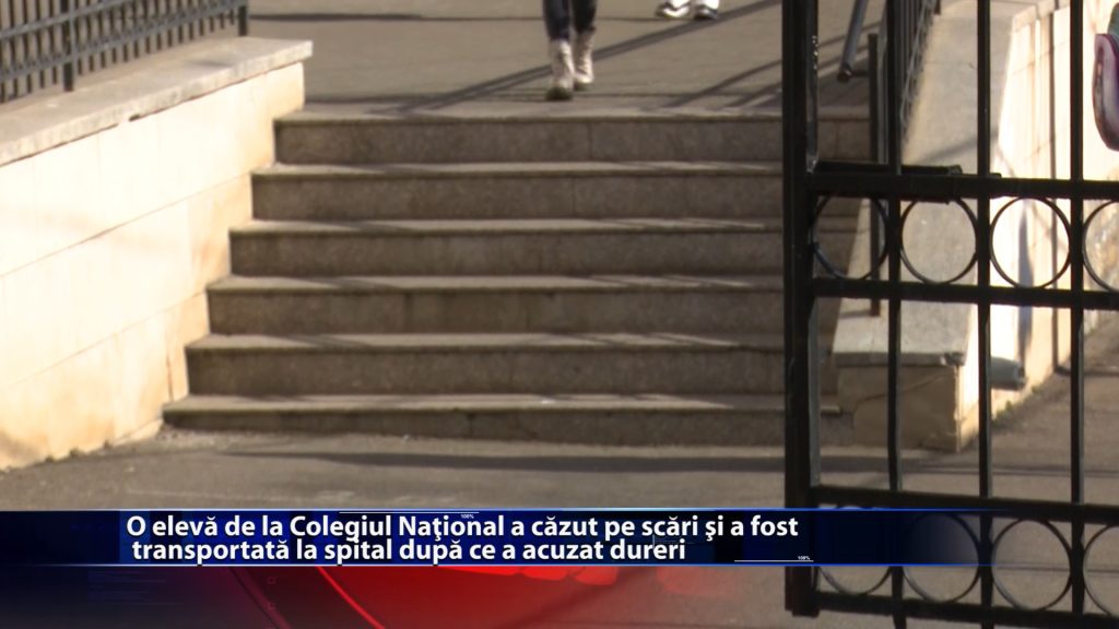 O eleva de la Colegiul National a cazut pe scari si a fost transportata la spital dupa ce a acuzat dureri