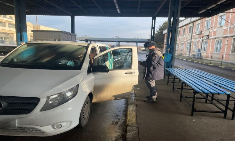 Peste 12.000 de cetăţeni ucraineni au intrat în România în ultimele 24 de ore