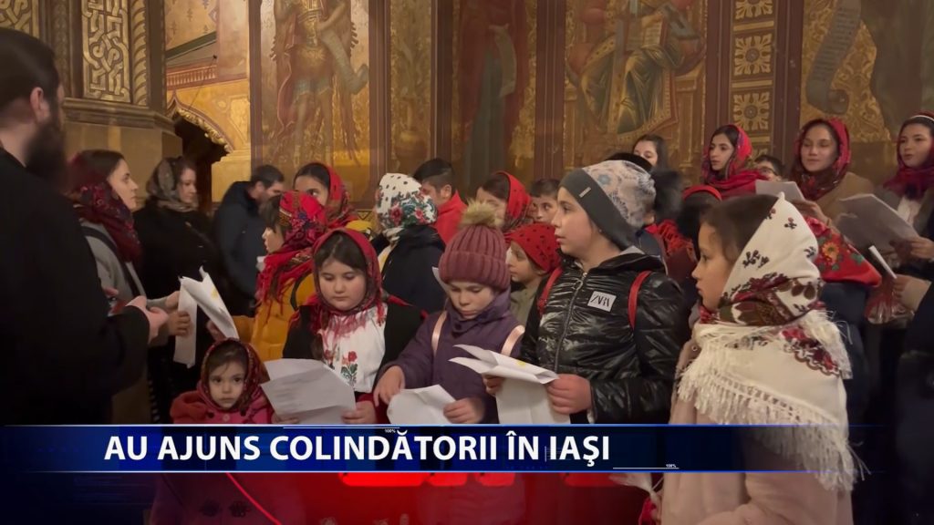 SUTE DE COLINDATORI, LA BISERICI