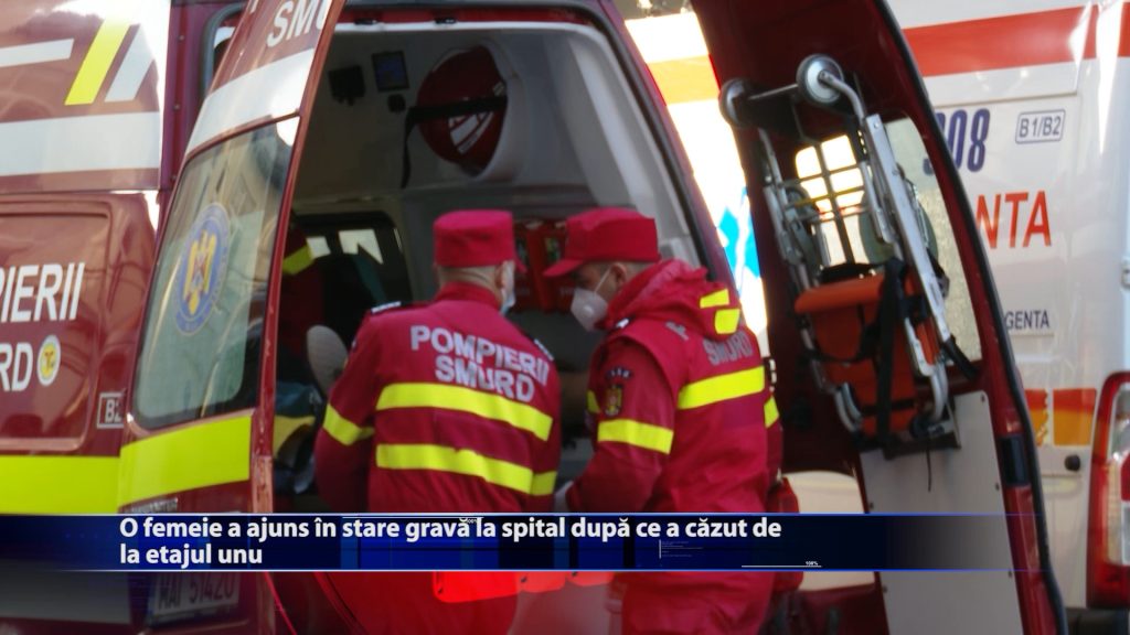 O femeie a ajuns în stare gravă la spital după ce a căzut de la etajul unu