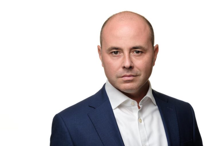 Solicitare adresată Parlamentului pentru organizarea unei sesiuni solemne dedicată împlinirii a 100 de ani de la nașterea Regelui Mihai I