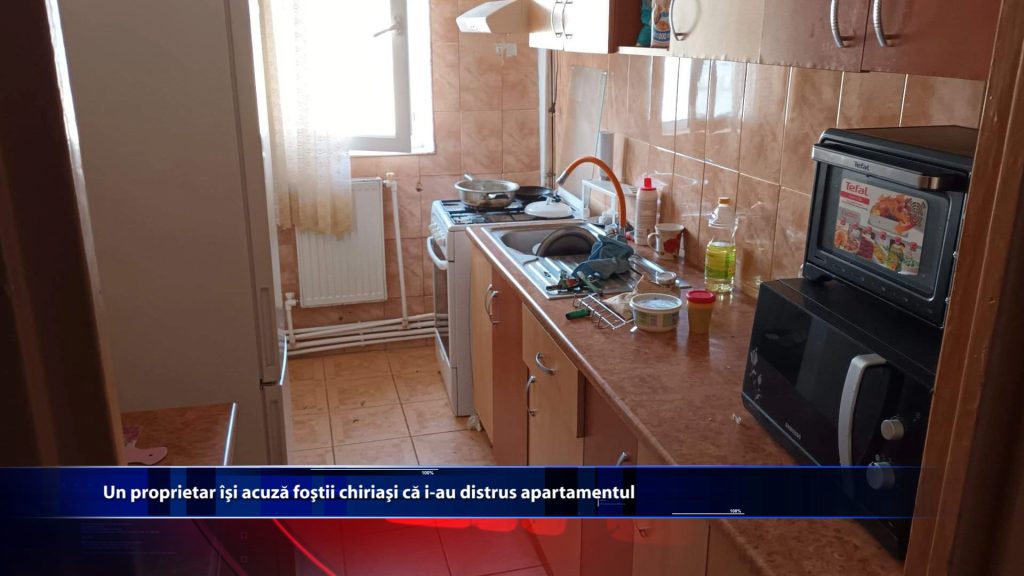 Un proprietar acuza chiriasii ca i-au distrus apartamentul
