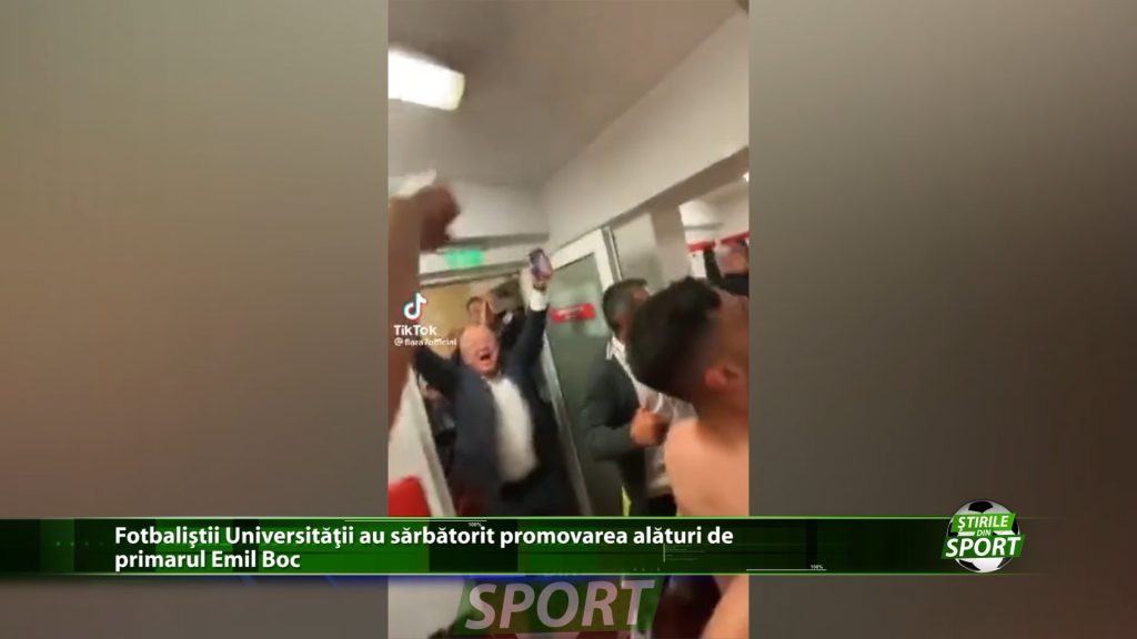 Fotbalistii Universitatii au sarbatorit promovarea alaturi de primarul Emil Boc. Atmosfera incendiara in vestiarul de pe Cluj Arena