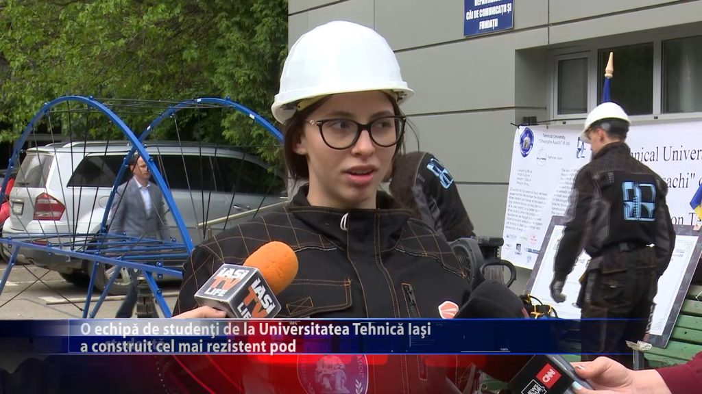 O echipa de studenti de la Universitatea Tehnica Iasi a reusit sa construiasca cel mai rezistent pod