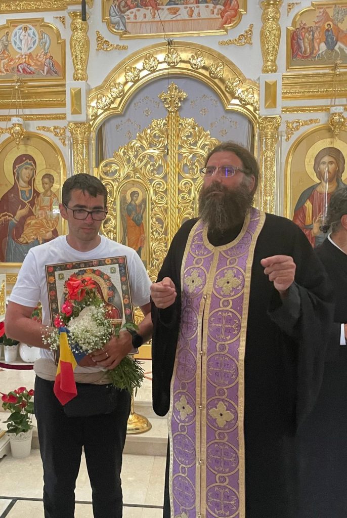 Pelerinii plecați din Iași au ajuns la București, aceștia au parcurs 1005 de km și 24 de zile au băut doar apă!