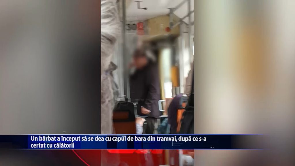 Un barbat a inceput sa se dea cu capul de bara in tramvai, dupa ce s-a certat cu calatorii