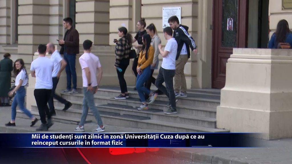 Mii de studenti sunt zilnic in zona Universitatii Cuza dupa ce au reinceput cursurile in format fizic