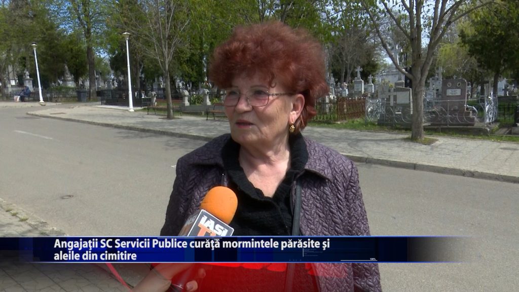 Angajatii SC Servicii Publice curata mormintele parasite si din cimitire