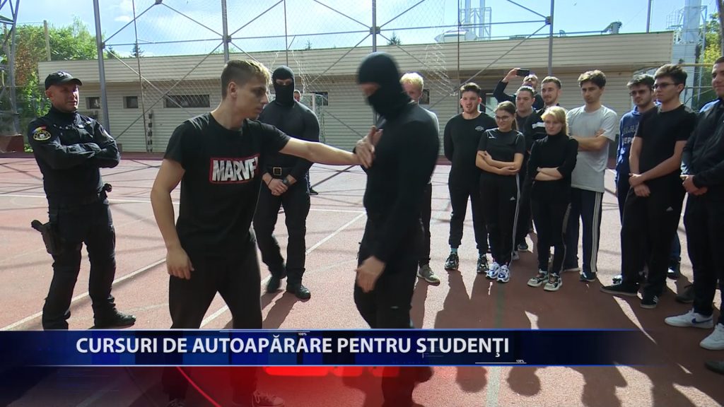 Luptatorii de la Serviciul pentru Actiuni Speciale Iasi i-au invatat pe studenti cum sa se apere