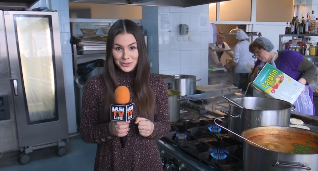 La cantina Colegiului Sfantul Nicolae, bucataresele pregatesc doar mancare de post