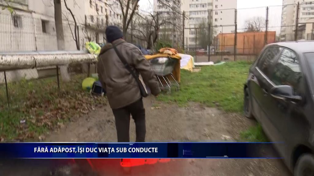 Fara adapost, isi duc viata sub conducte
