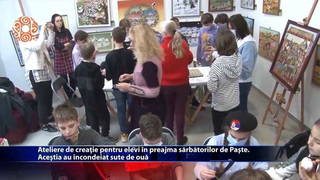 Ateliere de creatie pentru elevi in preajma sarbatorilor de Paste. Acestia au incondeiat sute de oua