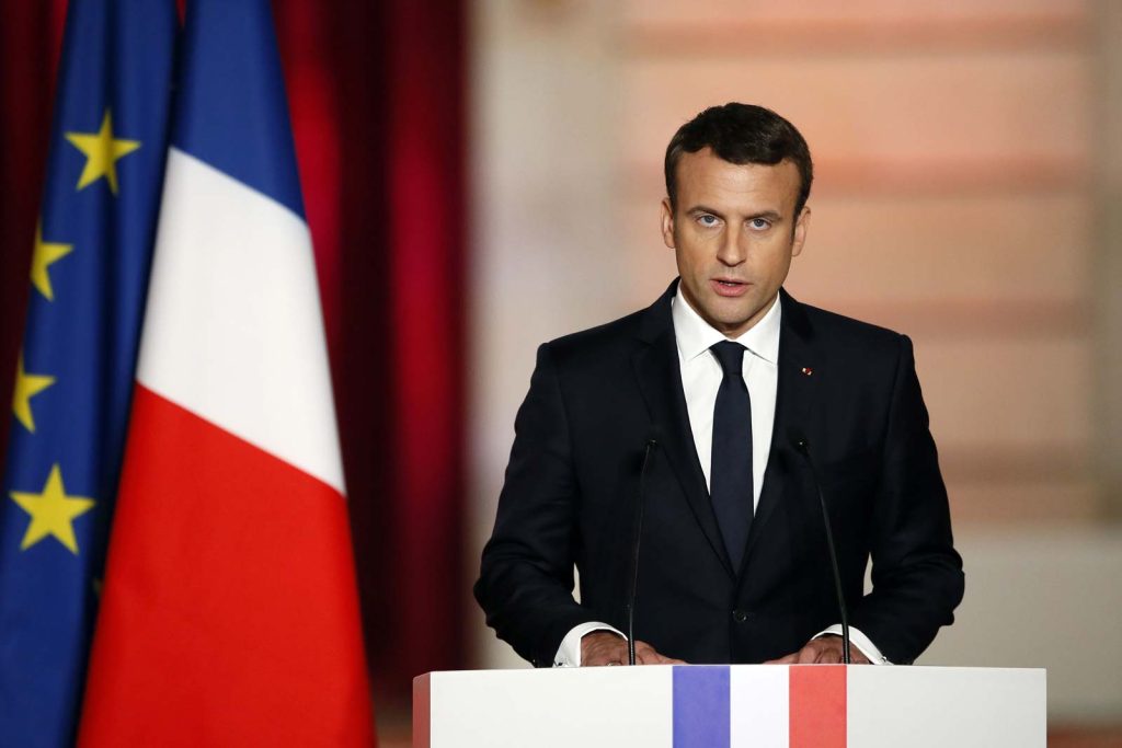 Macron: Profesorul decapitat, asasinat pentru că preda libertatea de exprimare. Patru persoane, între care un minor, au fost reţinute
