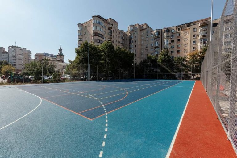 FOTO. Cum arată noul teren de sport de la Şcoala Gimnazială „Ştefan Bârsănescu”