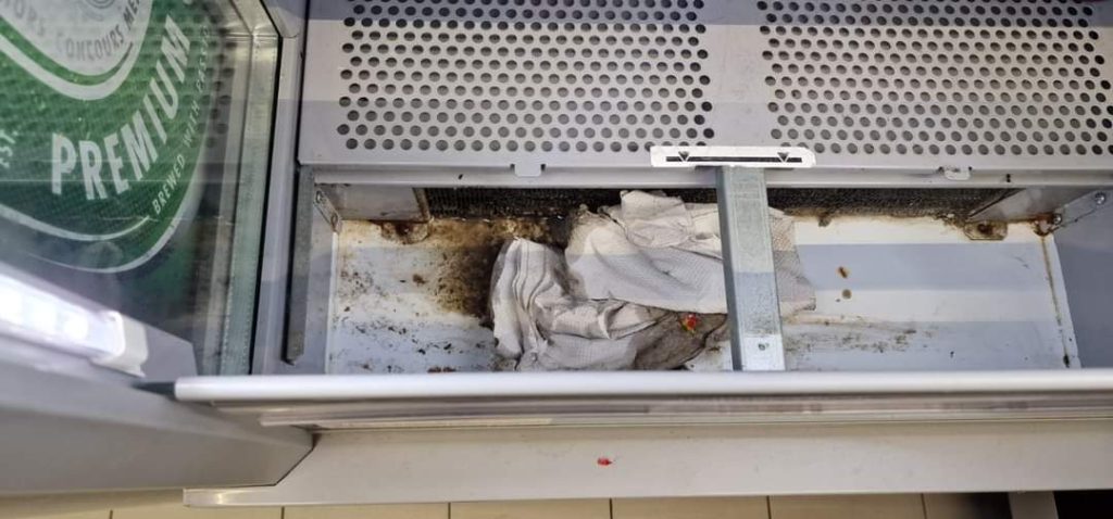 FOTO. Nereguli găsite la mai multe marketuri din Iași. Patru magazine au fost închise temporar! Ce alte măsuri au dispus inspectorii de la Protecția Consumatorului
