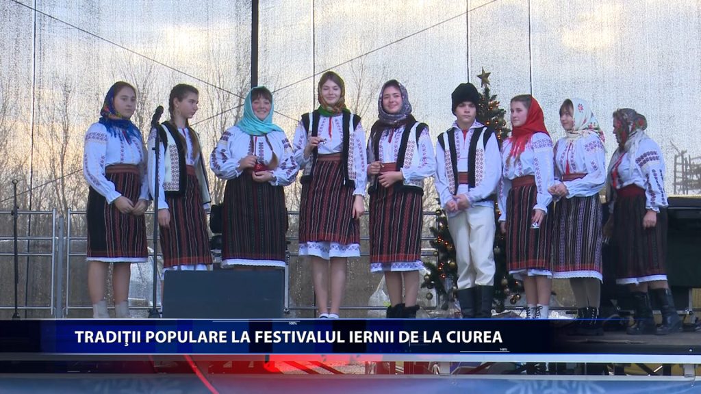 TRADITII POPULARE LA FESTIVALUL IERNII DE LA CIUREA