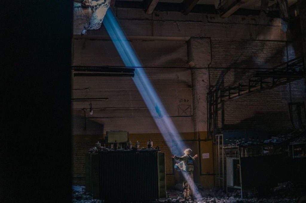 O fotografie din Azovstal a emoționant întreaga lume „Lumina va învinge întunericul”