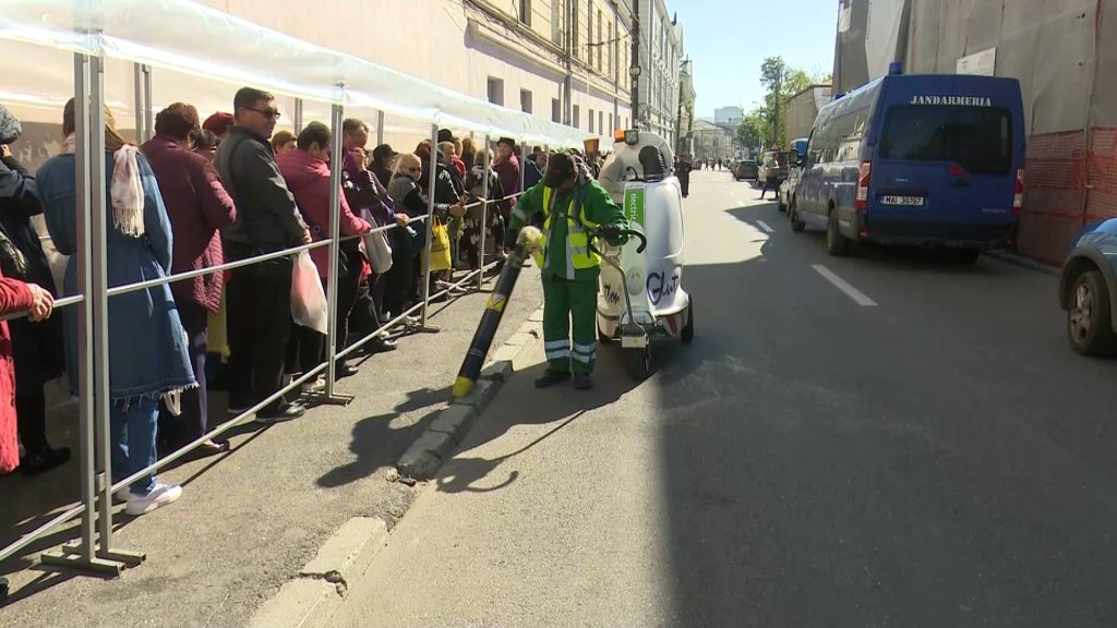 Servicii Publice SA, Salubris , Citadin si Directia de Asistenta Sociala muncesc zilnic pentru pelerini