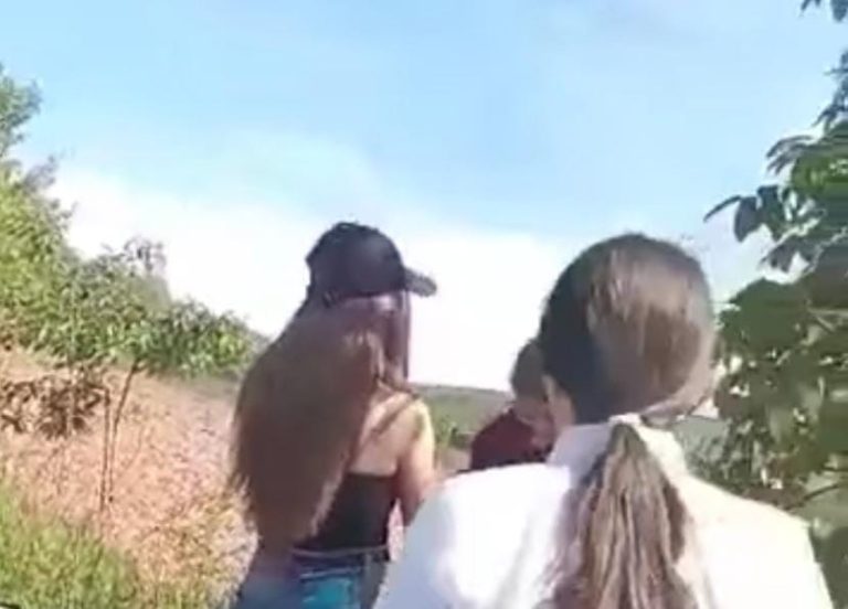 VIDEO: O minoră de 12 ani a fost bătută și umilită pe un câmp din Cotnari, Iași