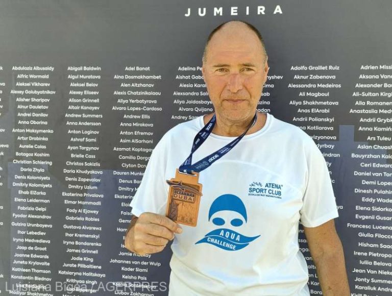 Un bucureștean în vârstă de 61 de ani a înotat 10 kilometri în Golful Persic