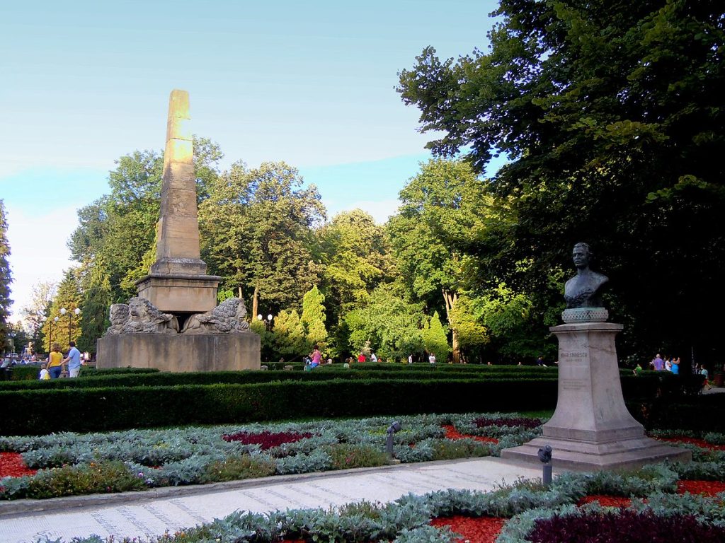 Recital de poezie și depunere de coroane astăzi la bustul lui Eminescu din Parcul Copou