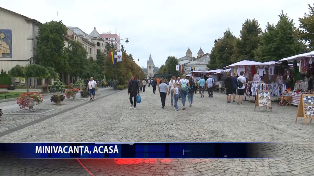 Terasele din centrul Iasului, goale, in zi de sarbatoare