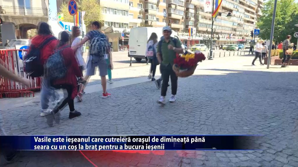 Vasile este ieseanul care cutreiera orasul de dimineata pana seara cu un cos plin de flori la brat pentru a bucura iesenii