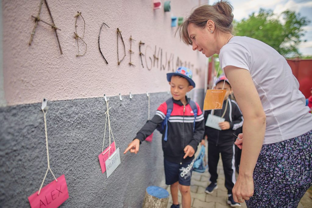 Peste 3.500 de copii beneficiază de atelierele de vară organizate în întreaga țară