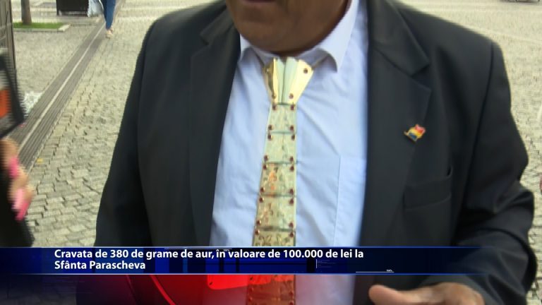 Cravata de 380 de grame de aur, in valoare de 100.000 de lei la Sfanta Parascheva