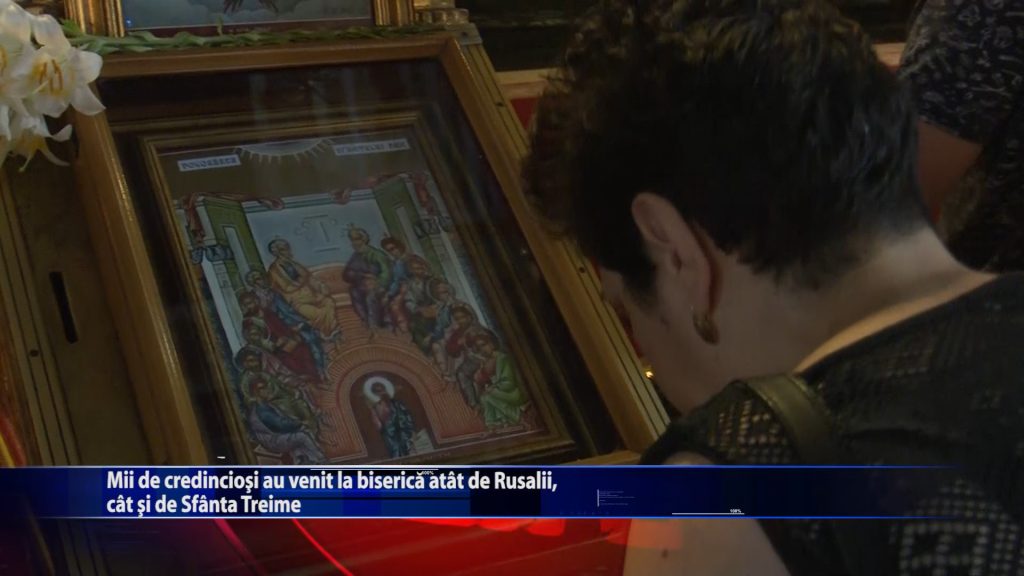 Mii de credinciosi au venit la biserica atat de Rusalii, cat si de Sfanta Treime