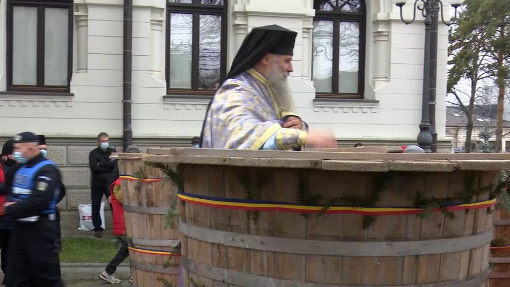 AGHIASMA MARE SE BEA TIMP DE OPT ZILE