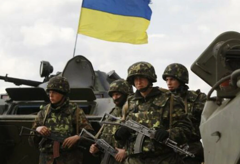 Un soldat din Ucraina a împușcat 5 camarazi și a rănit alții 5 înainte de a fugi cu arma