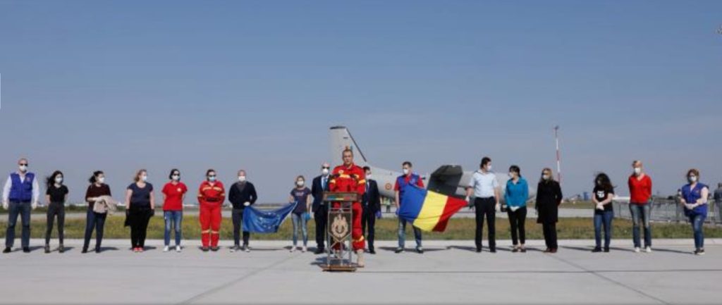Misiunea medicilor români în Italia s-a încheiat. S-au întors acasă și au adus materialele donate de Papa Francisc