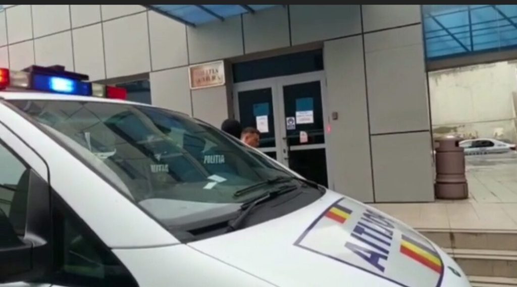 VIDEO! Ieșean filmat când trăgea cu un pistol în parcarea unui club. Acesta a fost arestat de polițiști
